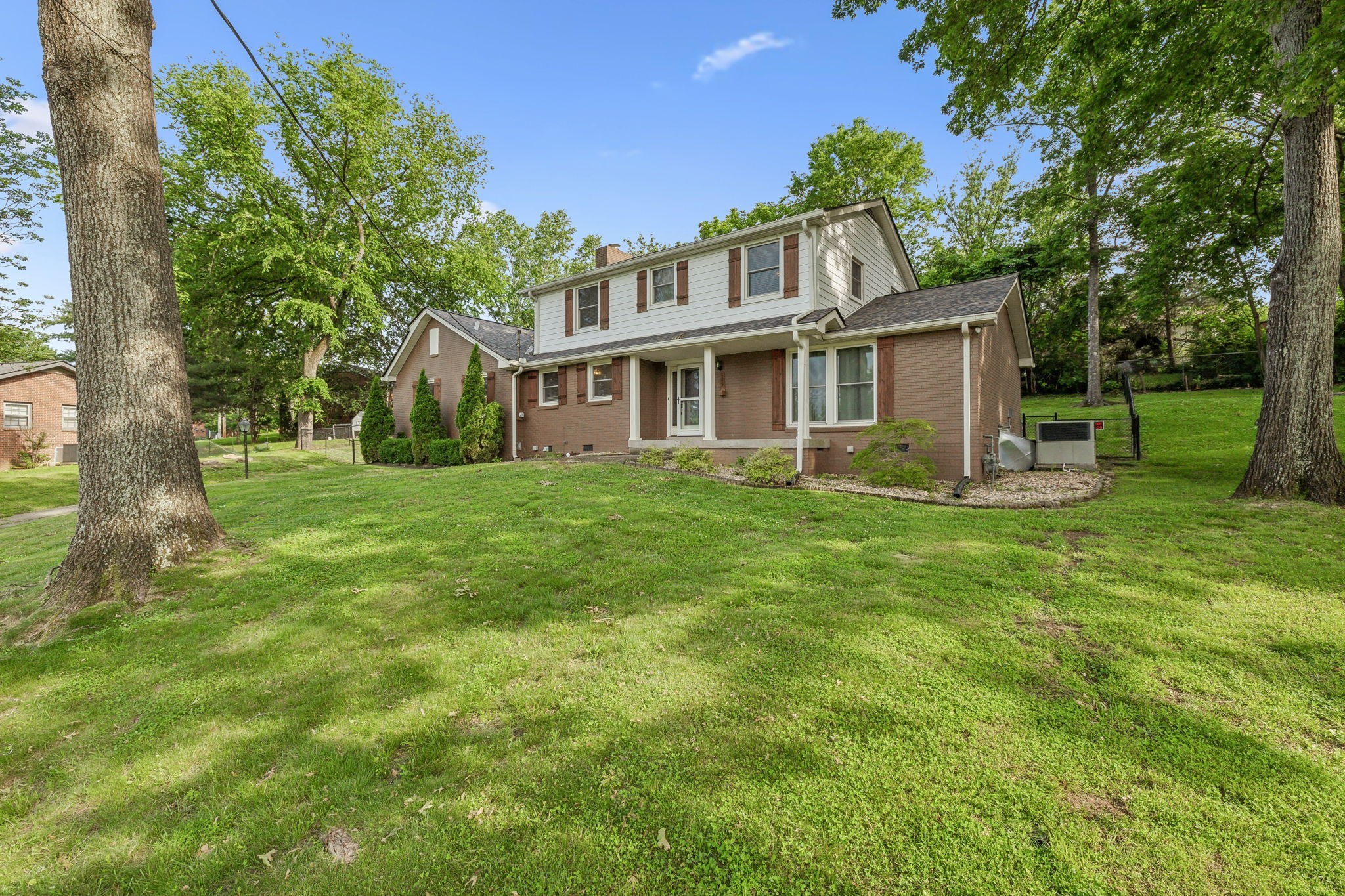 109 Cloverdale Ct Property Photo 3