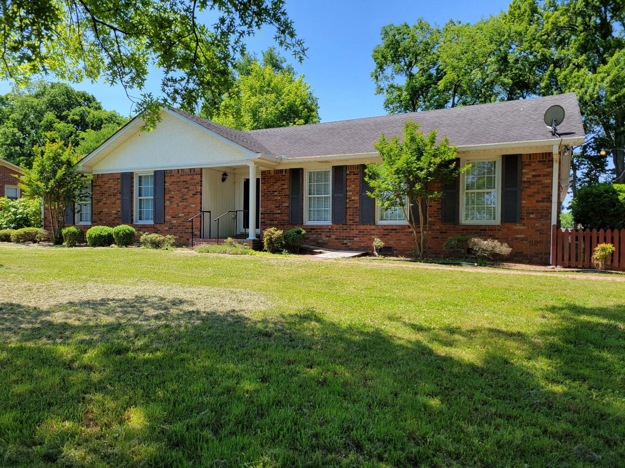 140 Sherry Cir Property Photo 2