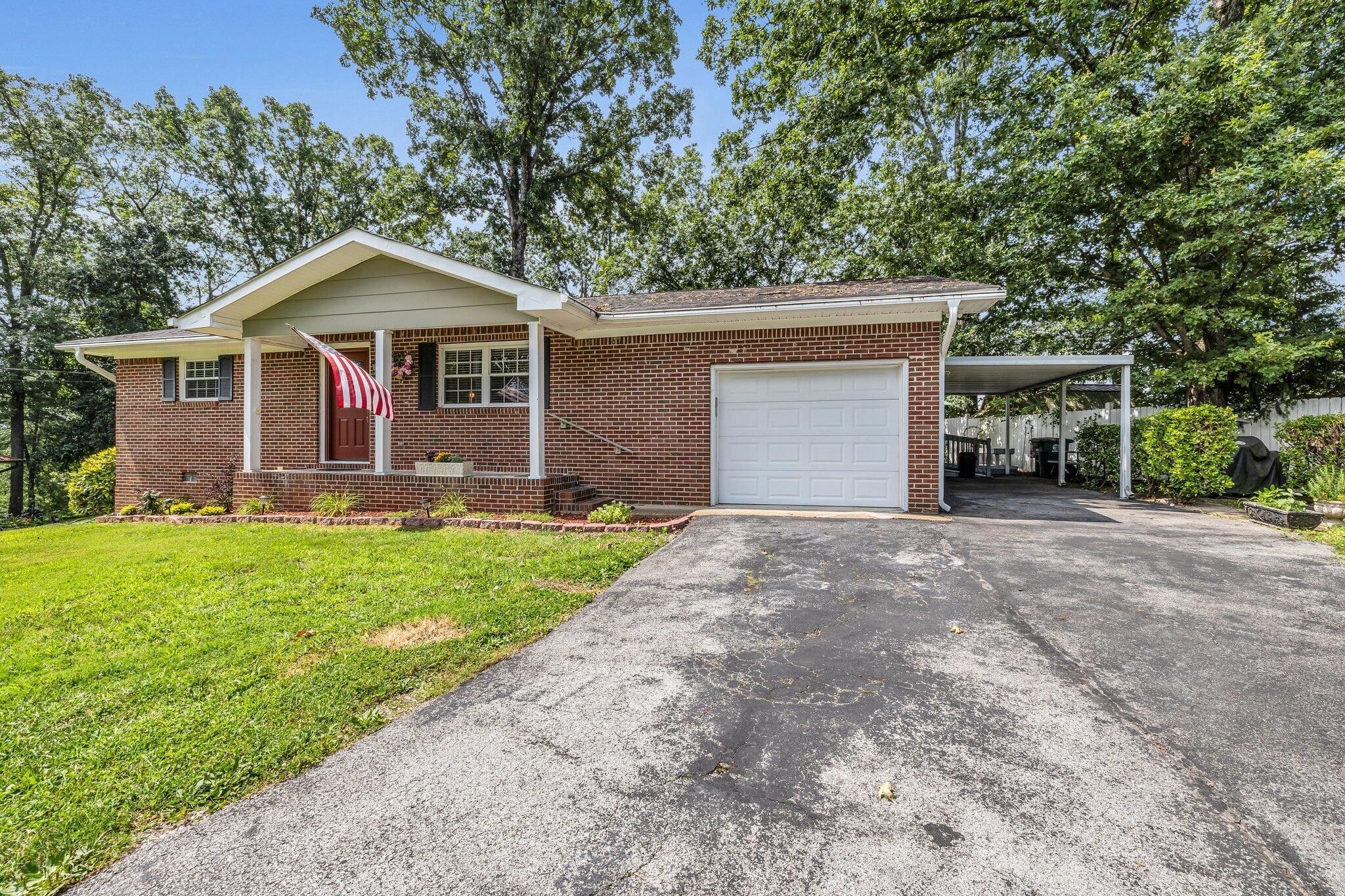 1235 Northern Court Property Photo 3