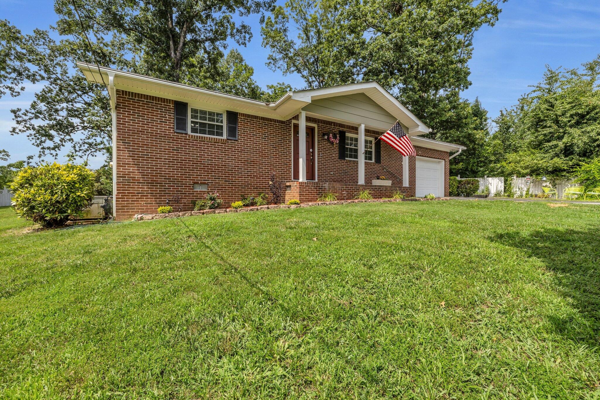 1235 Northern Court Property Photo 4