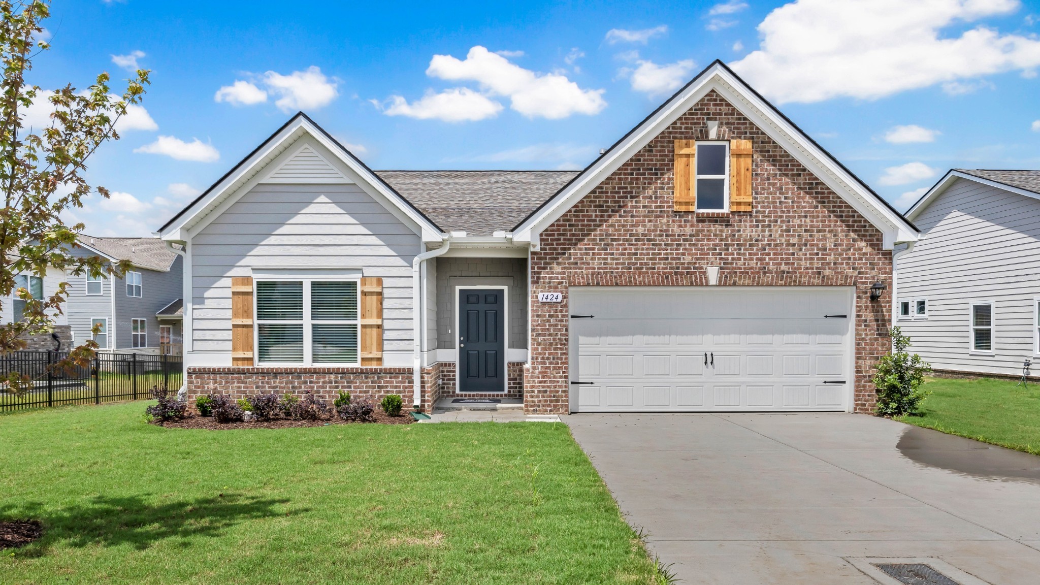 1424 English Oak Drive Property Photo 1