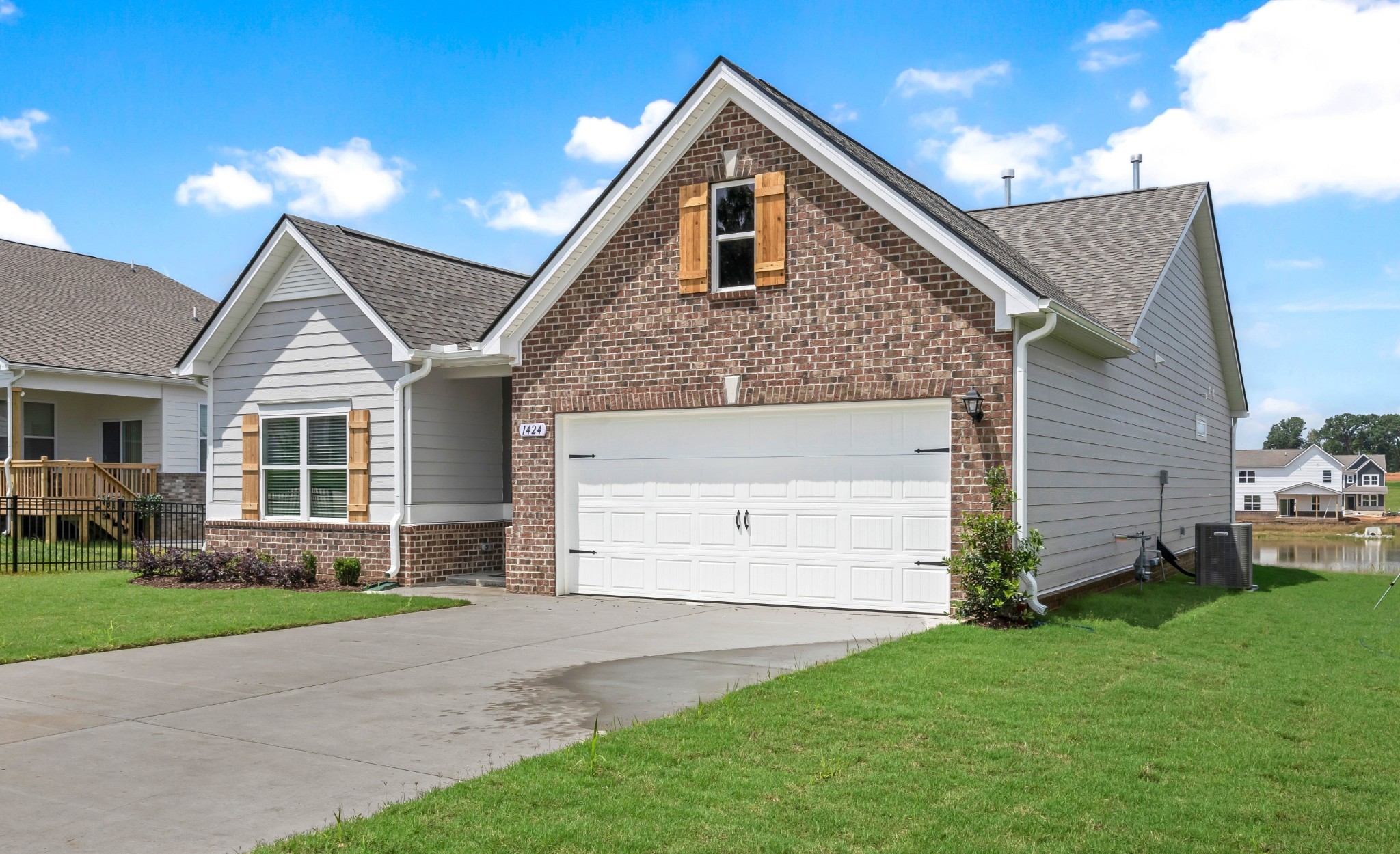 1424 English Oak Drive Property Photo 2