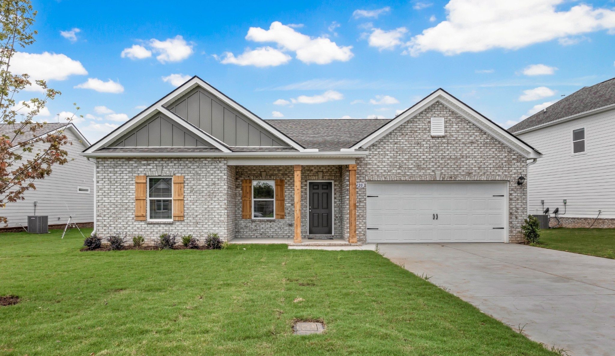 1420 English Oak Dr Property Photo 1