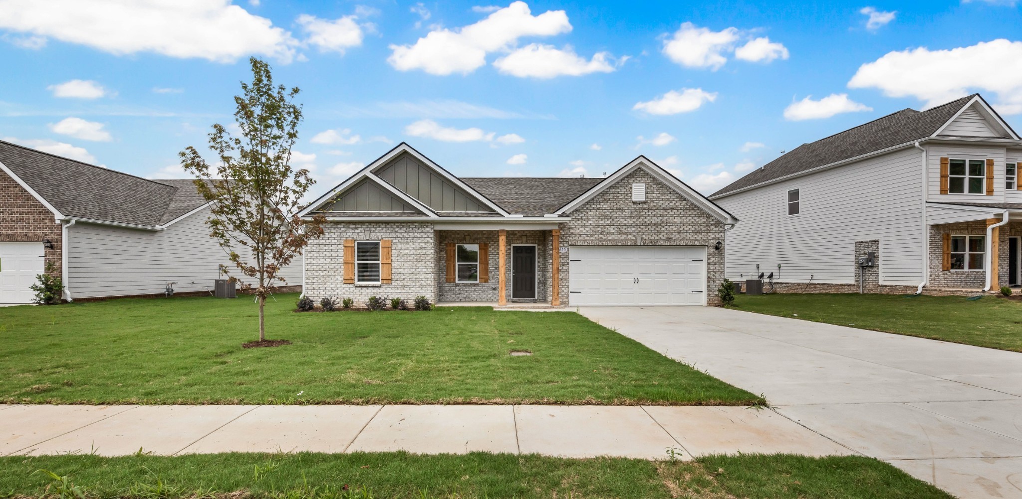 1420 English Oak Dr Property Photo 2