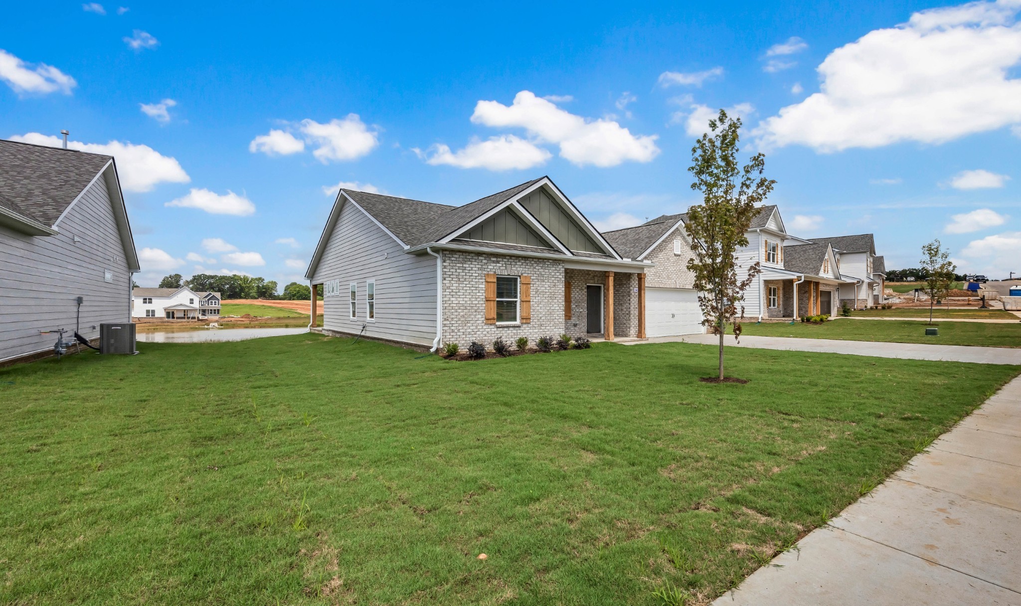 1420 English Oak Dr Property Photo 4