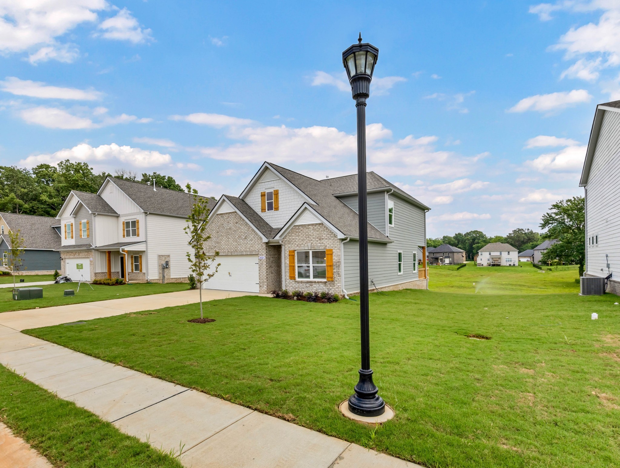 1421 English Oak Drive Property Photo 3