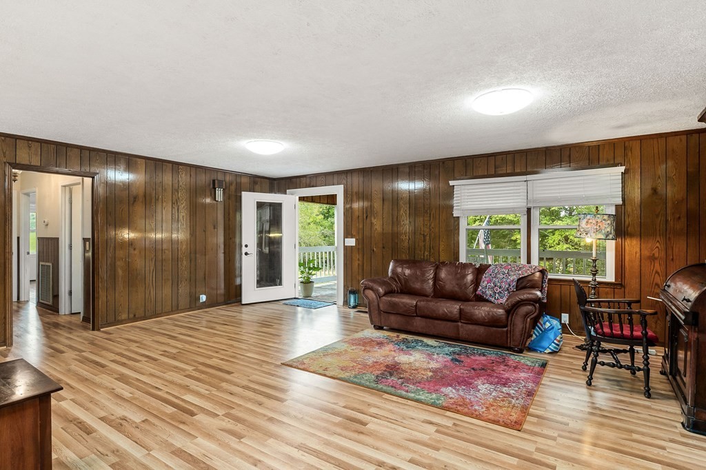 4053 Freehill Rd Property Photo 2
