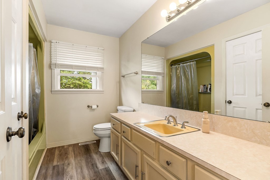4053 Freehill Rd Property Photo 16