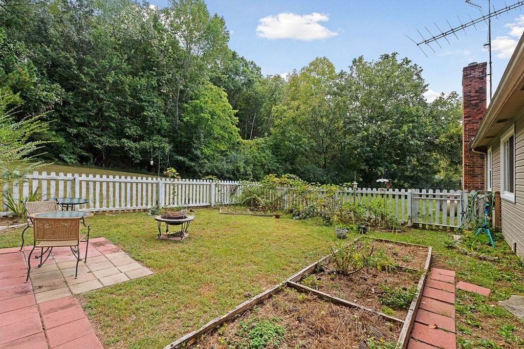 4053 Freehill Rd Property Photo 23