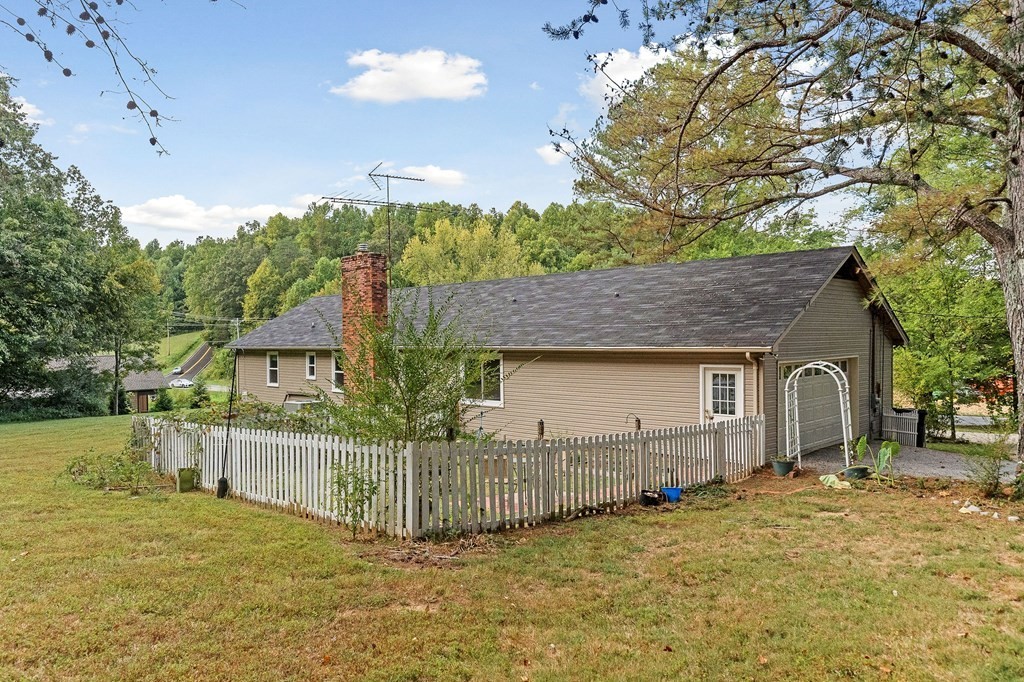 4053 Freehill Rd Property Photo 24