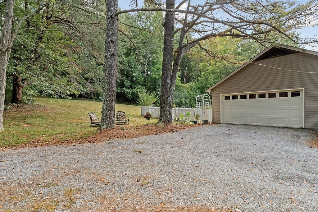 4053 Freehill Rd Property Photo 28