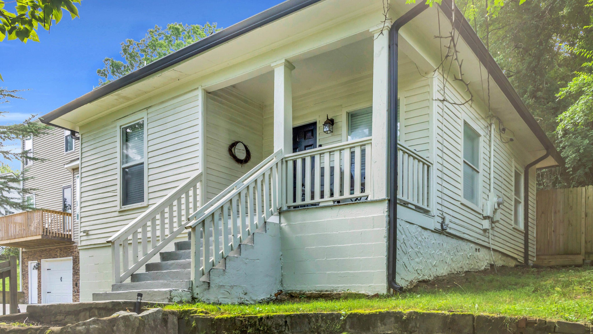 418 Thompson Street Property Photo 1