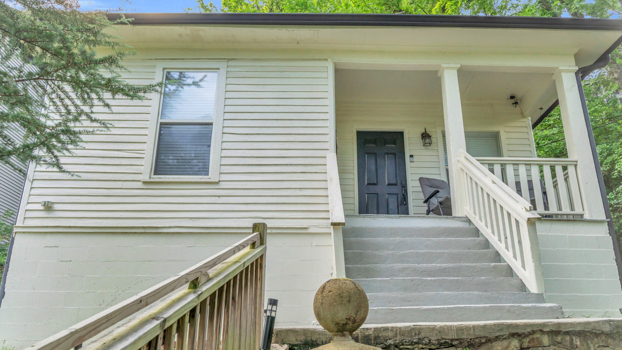 418 Thompson Street Property Photo 2