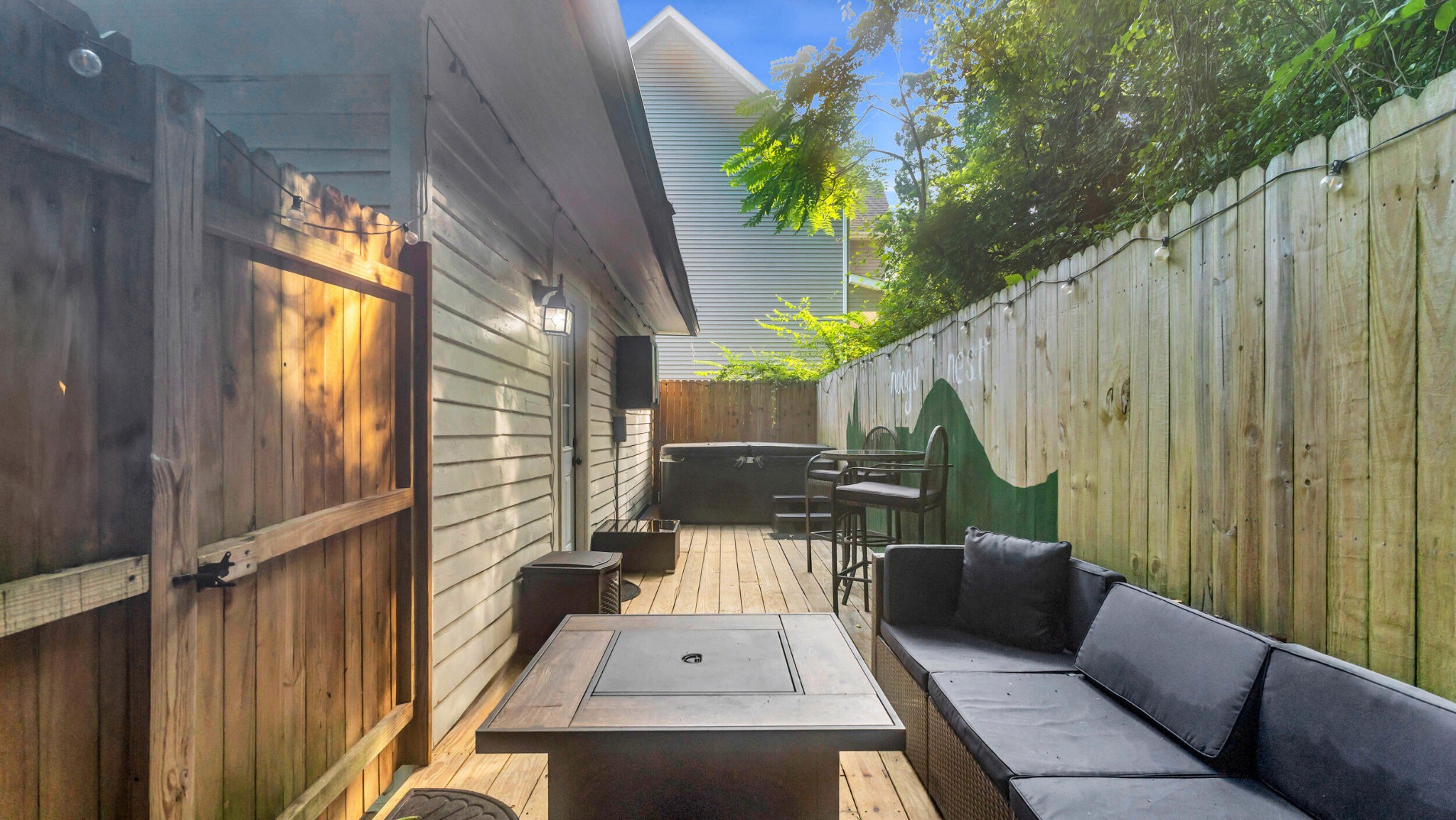 418 Thompson Street Property Photo 5
