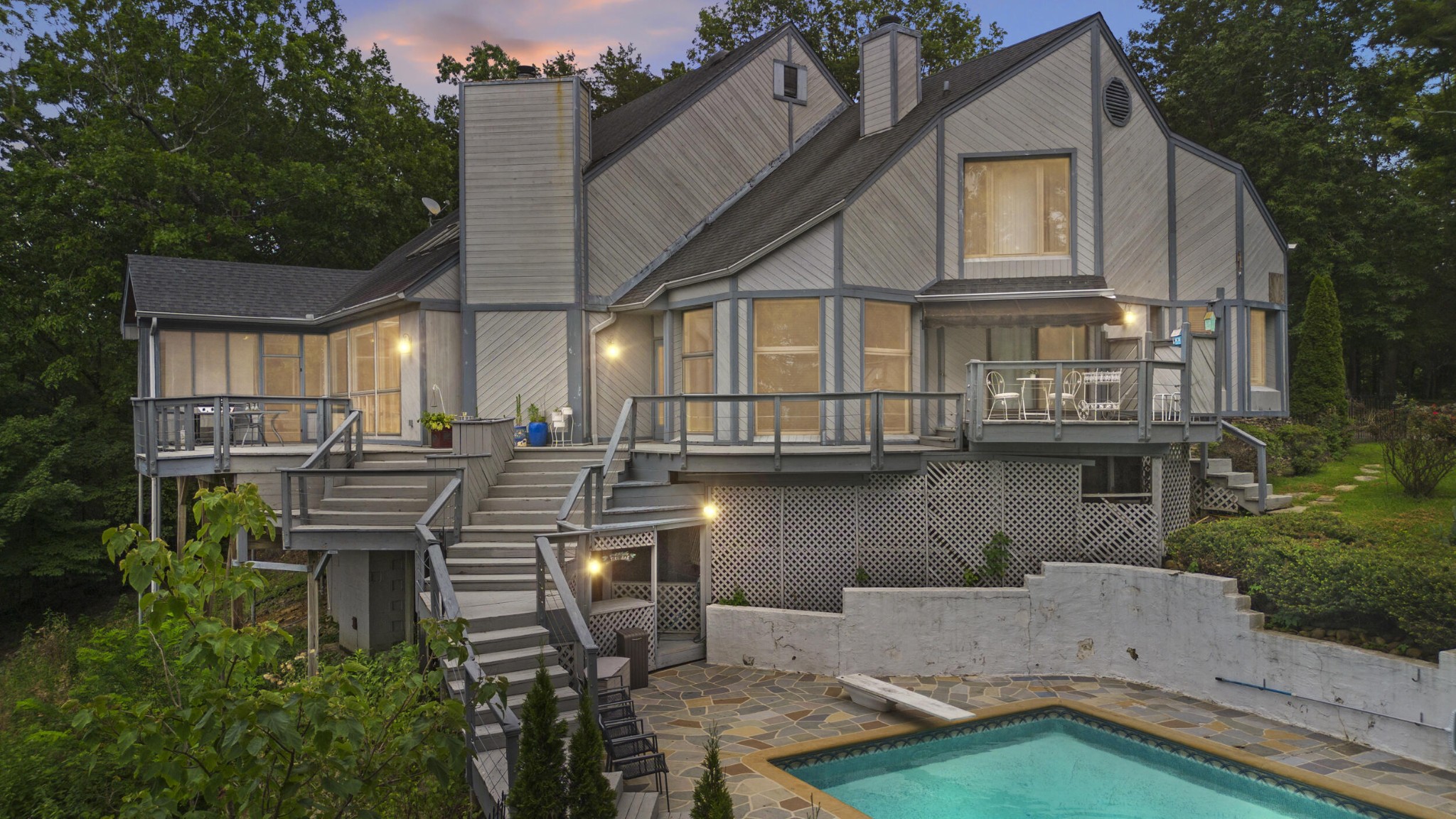 6639 Fairview Road Property Photo 1