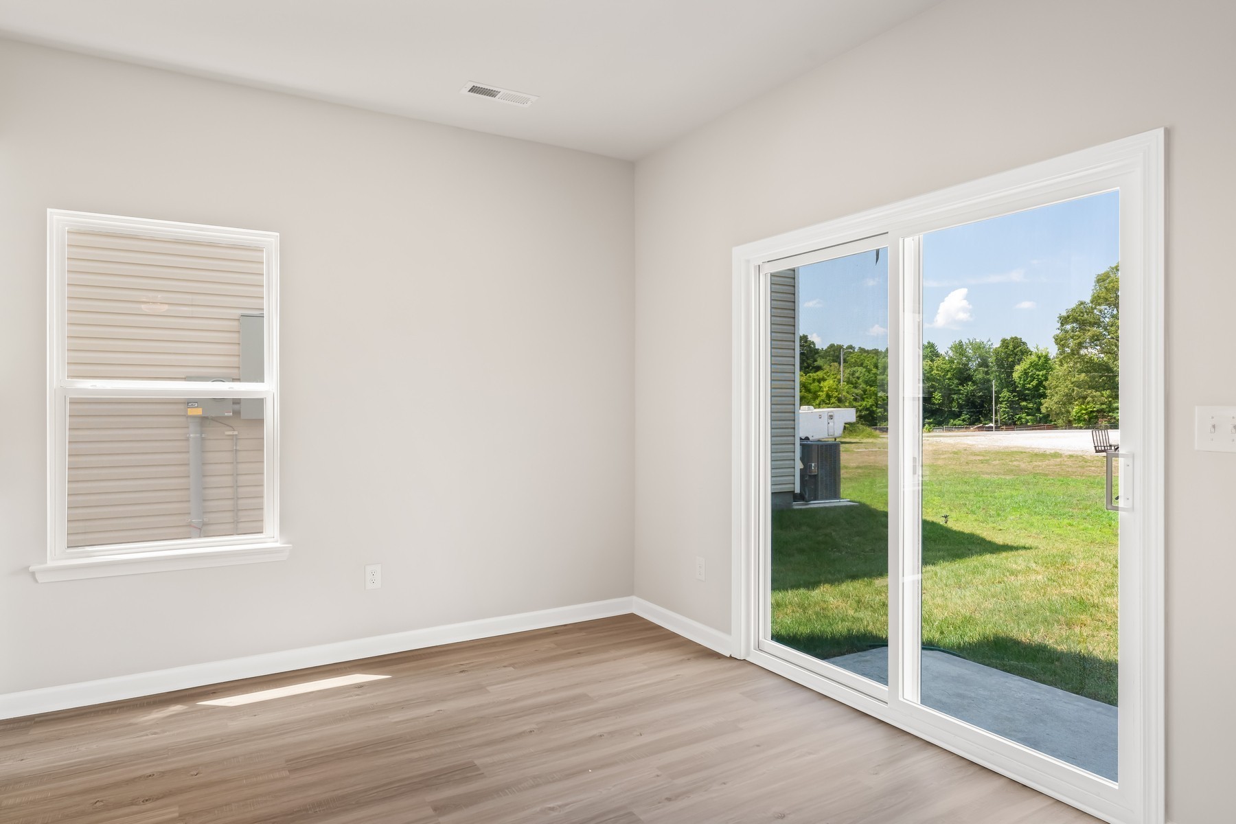 2048 Lala Loop Property Photo 7