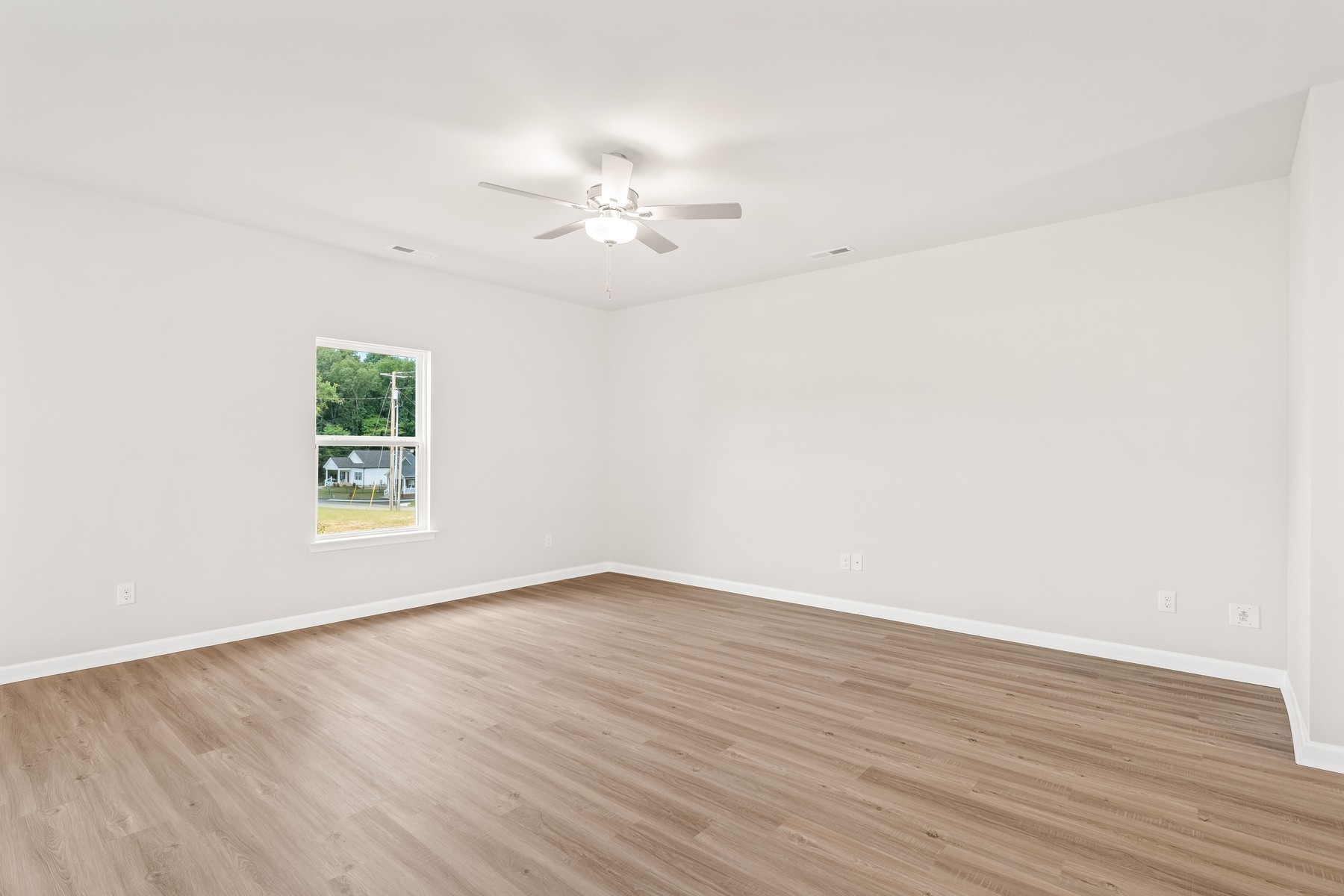 2042 Lala Loop Property Photo 4