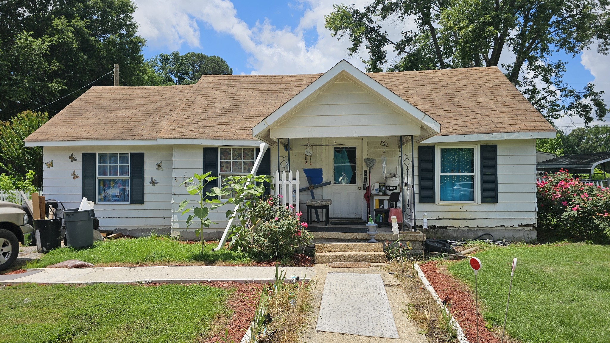 238 Linden St Property Photo 1