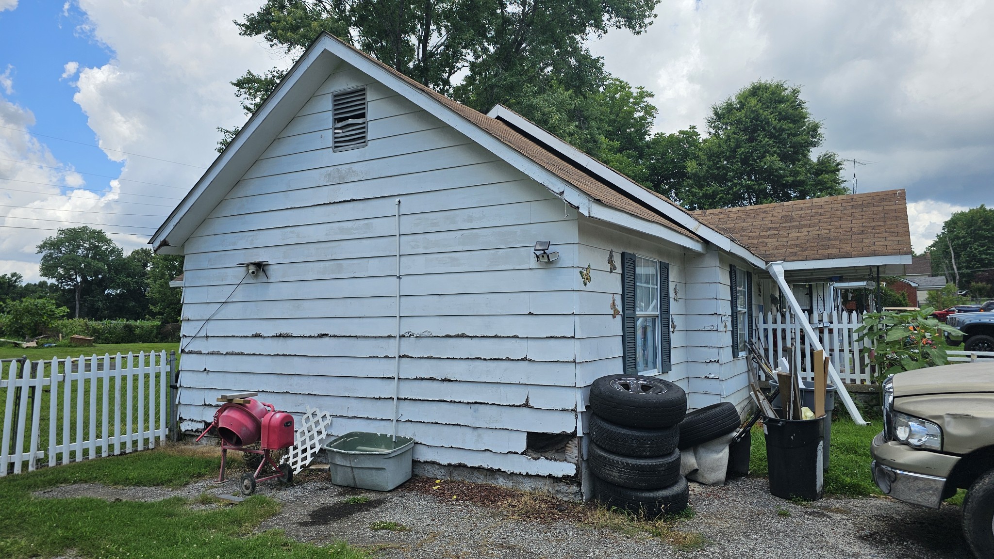 238 Linden St Property Photo 2