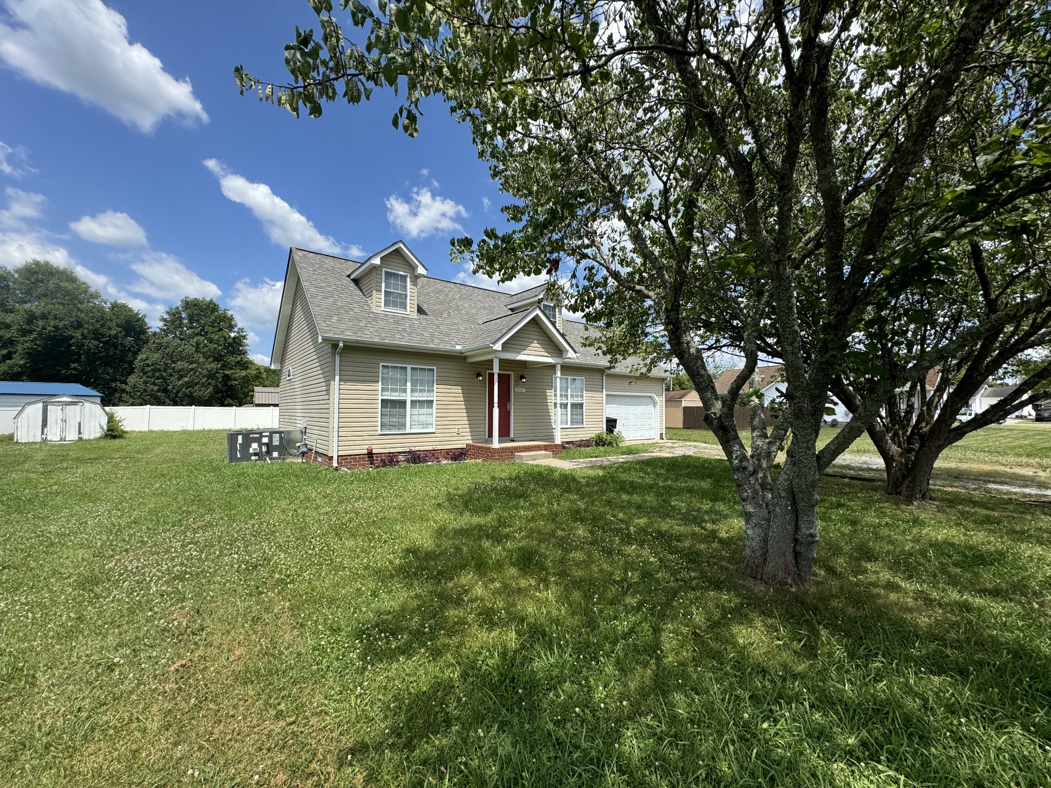 2507 Floyd Ave Property Photo 3