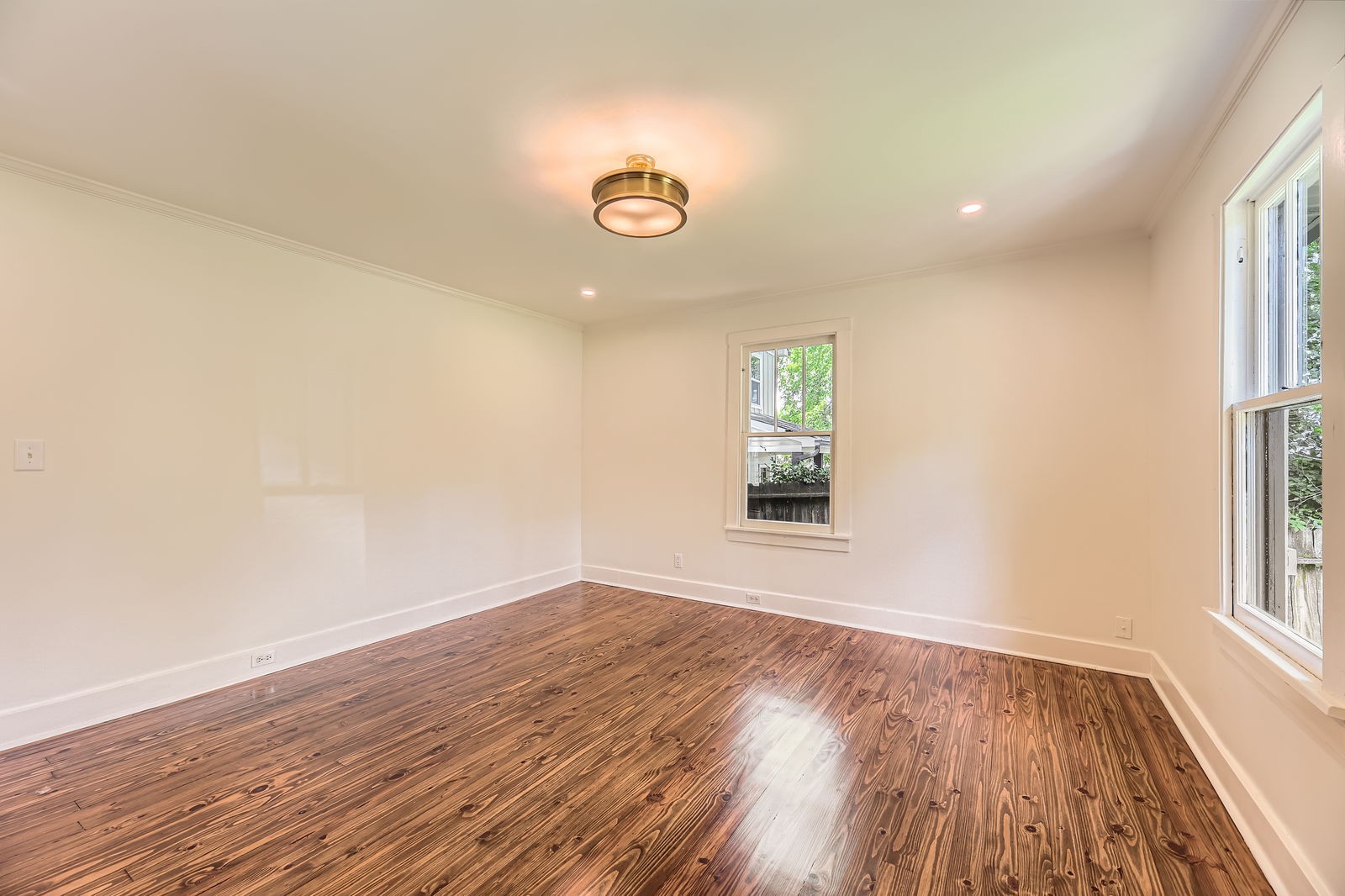 2203 Burbank Ave Property Photo 6