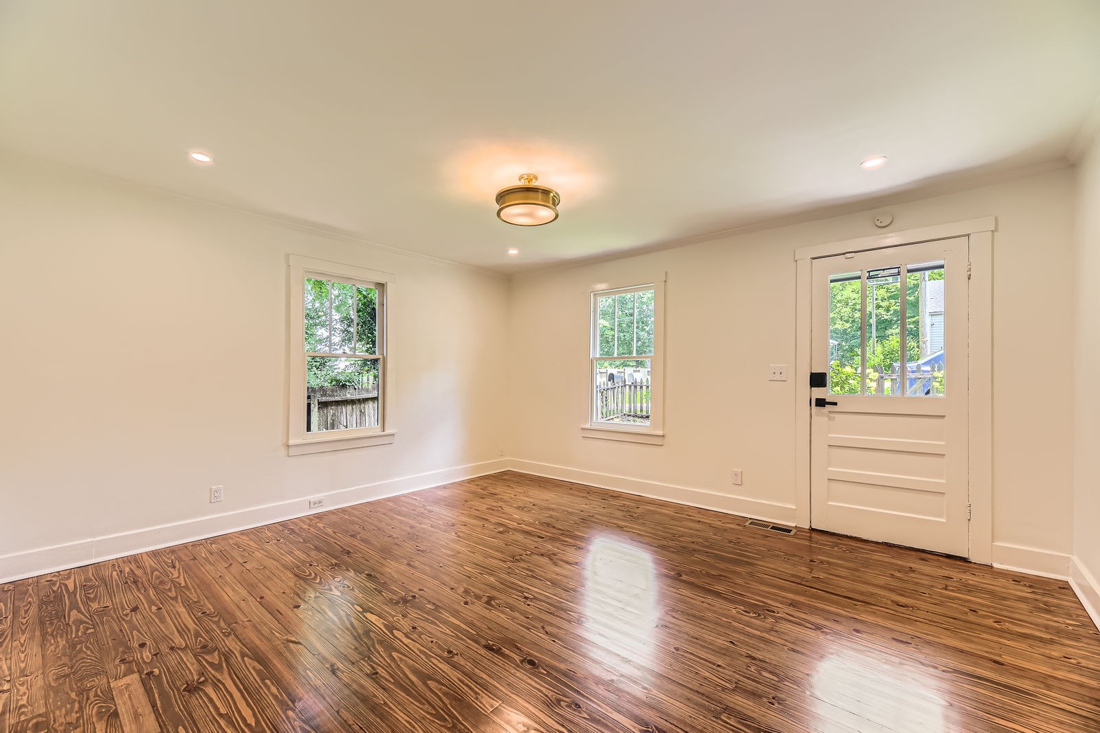 2203 Burbank Ave Property Photo 8