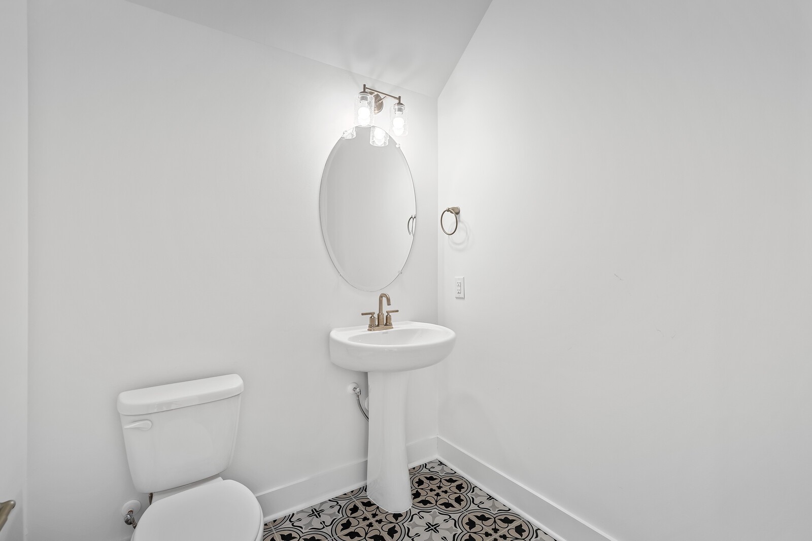 404 Old Spring Ln Property Photo 8