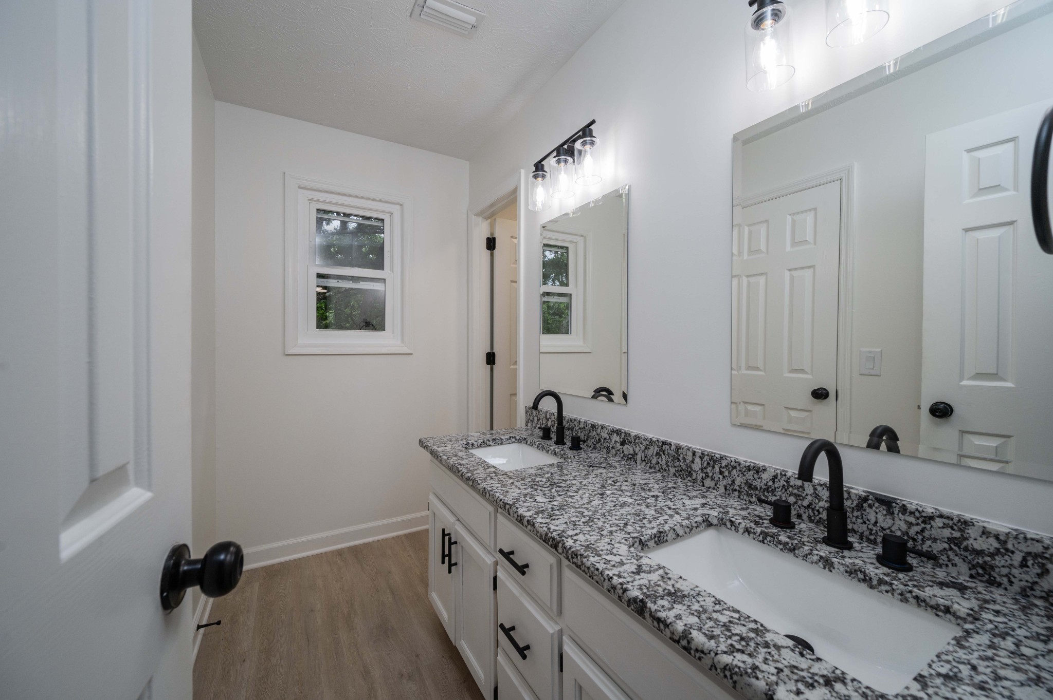 4037 Calumet Dr Property Photo 22