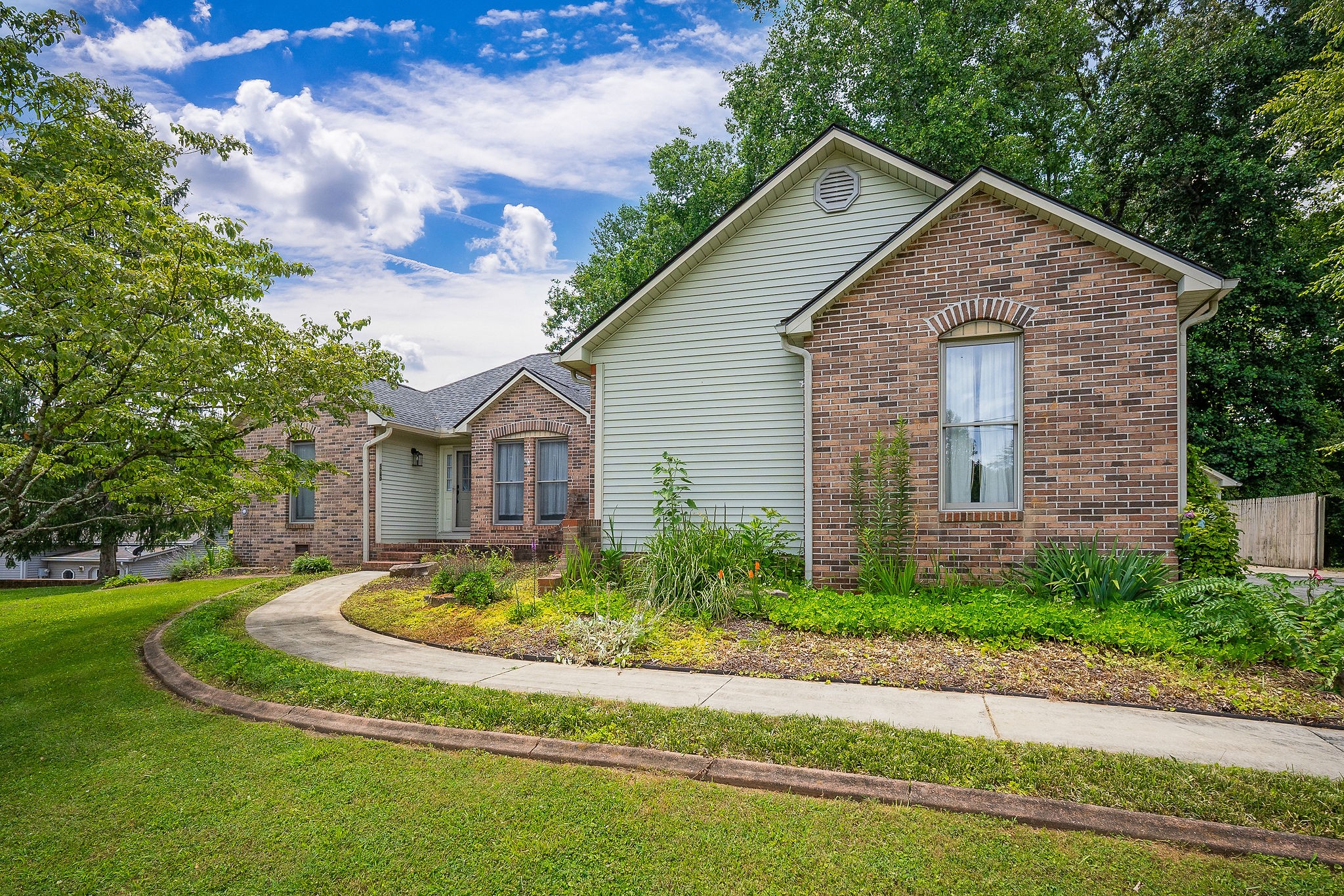 1760 Heathrow Dr Property Photo 1