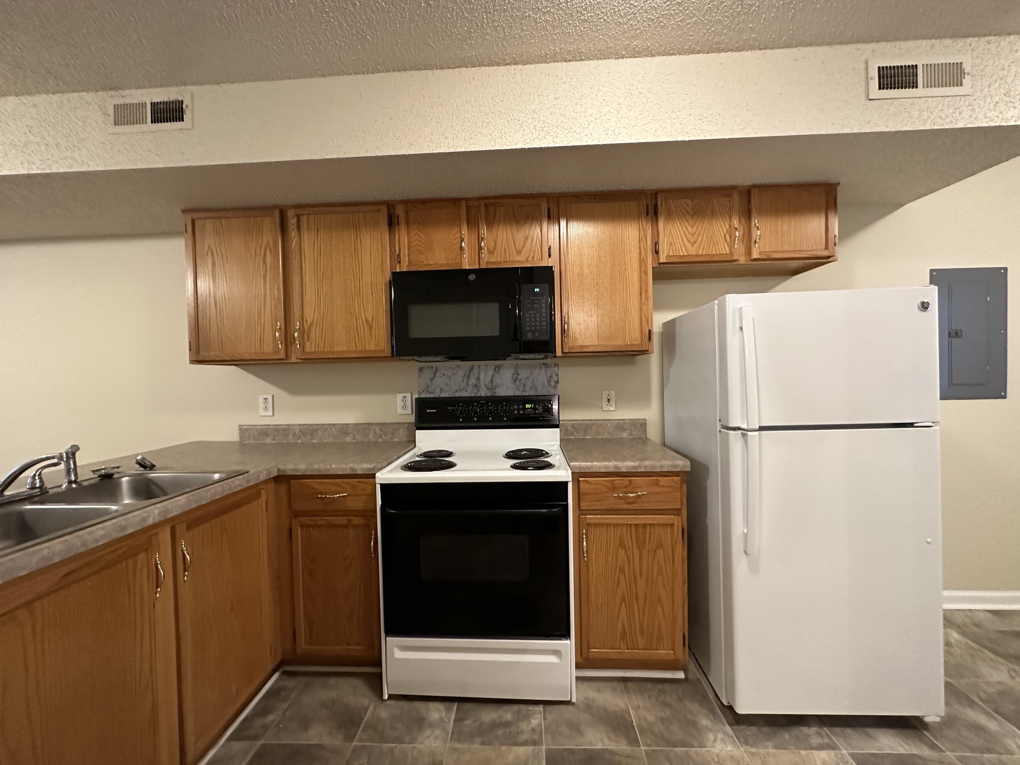 3822 Jockey Drive Property Photo 8