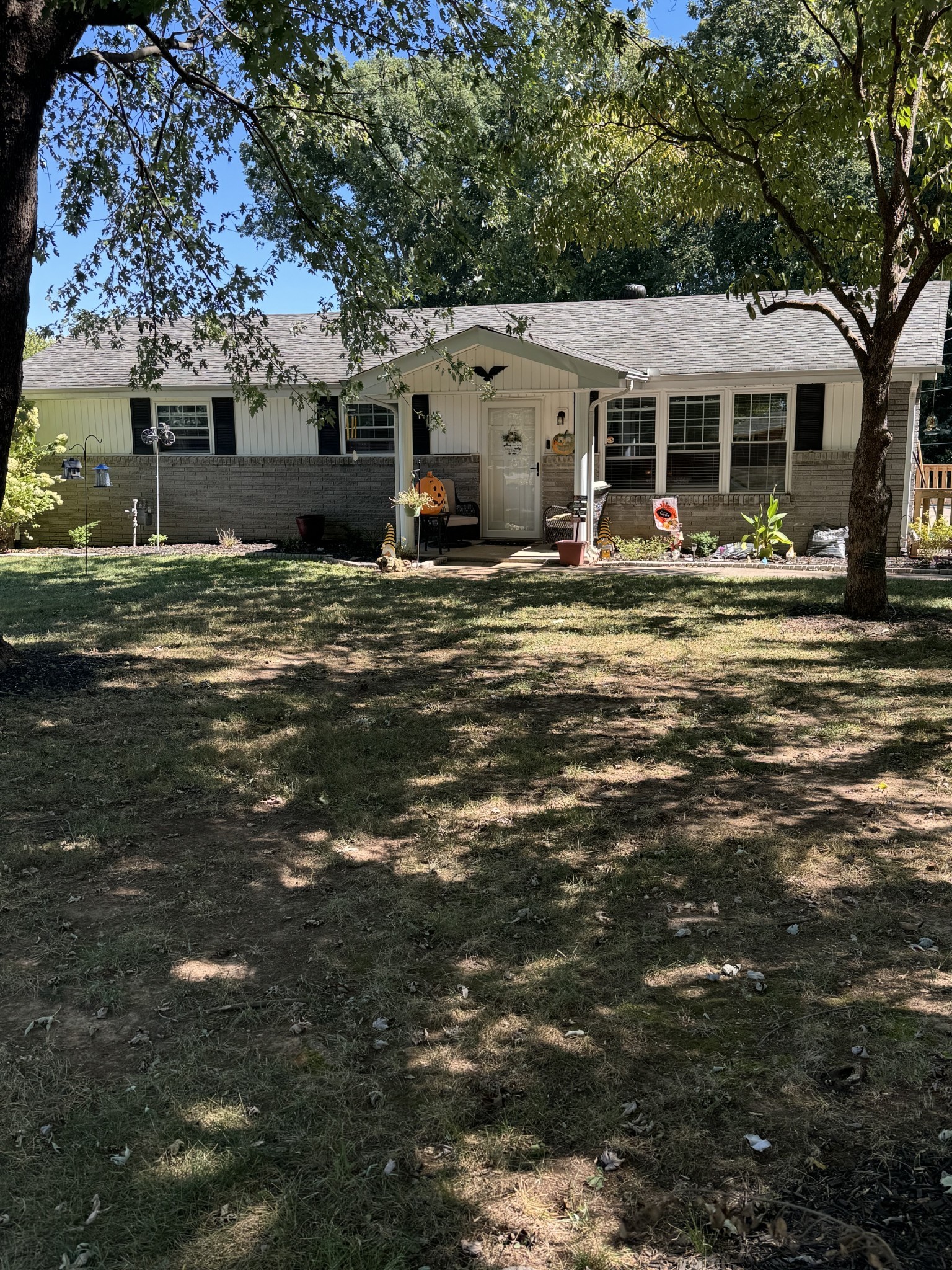 1304 Ellington Dr Property Photo 1