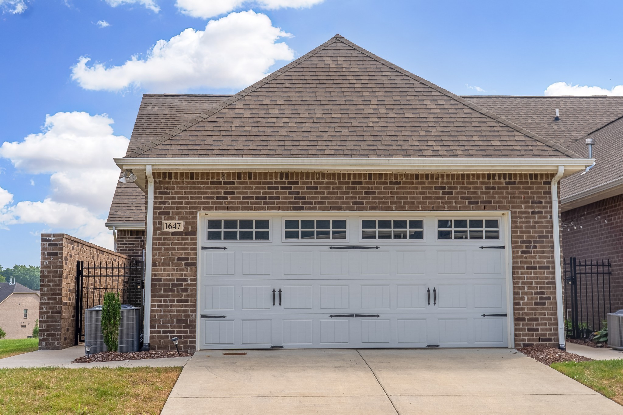 1647 Foston Ln Property Photo 2