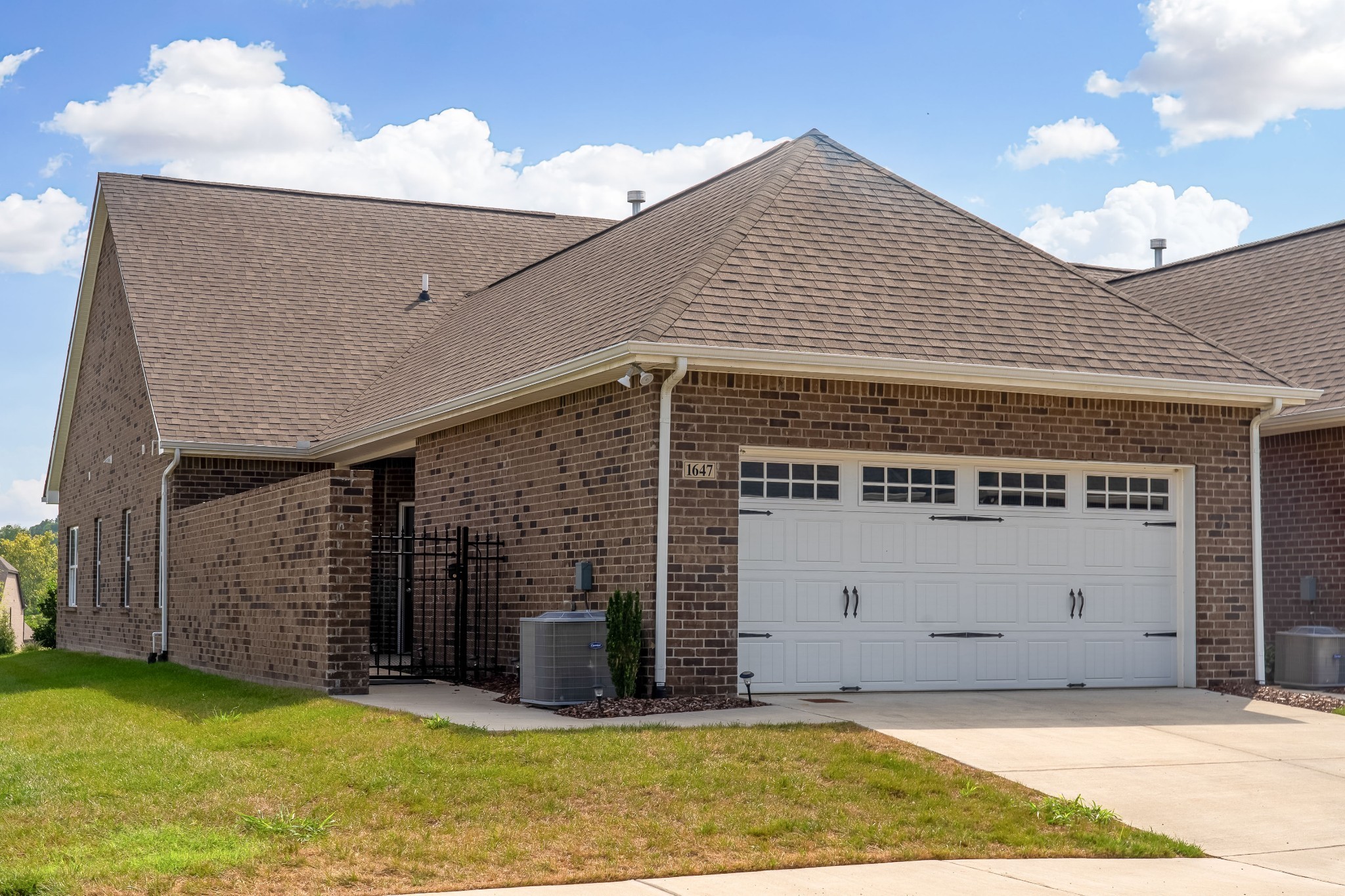 1647 Foston Ln Property Photo 4