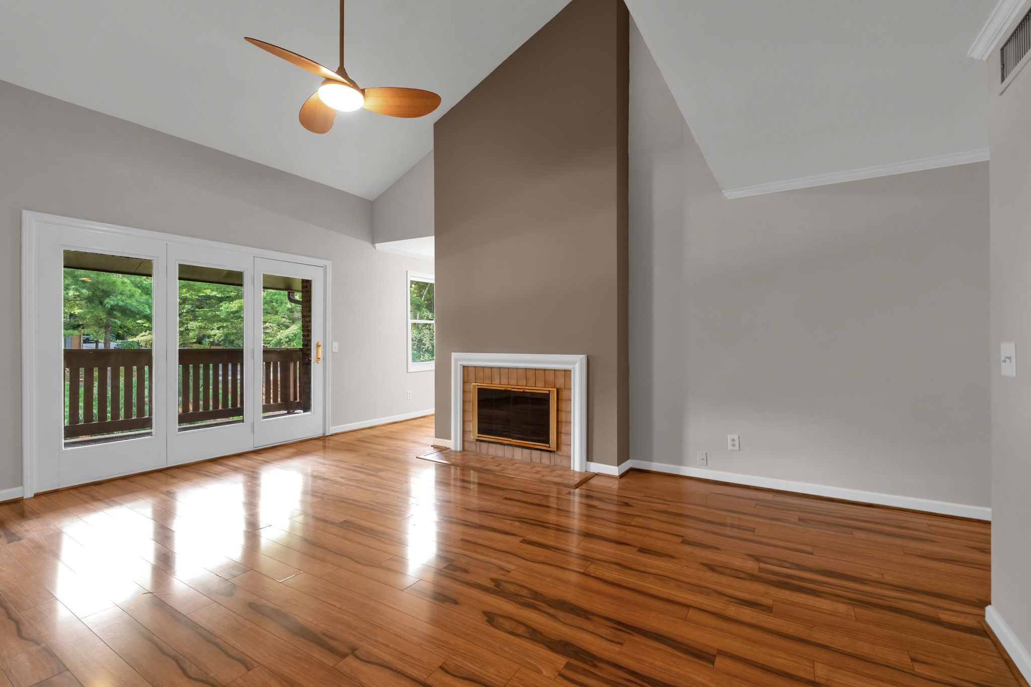 123 Hillsboro Pl Property Photo 1