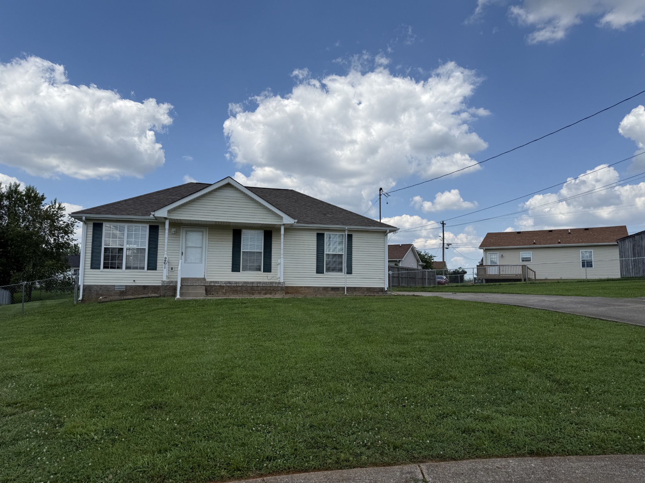 261 N Bombay Ct Property Photo 1