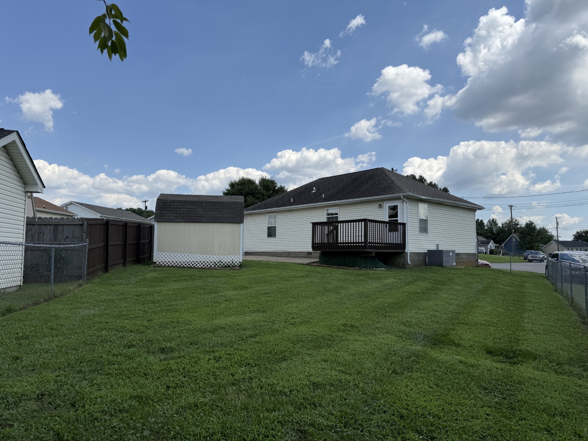 261 N Bombay Ct Property Photo 14