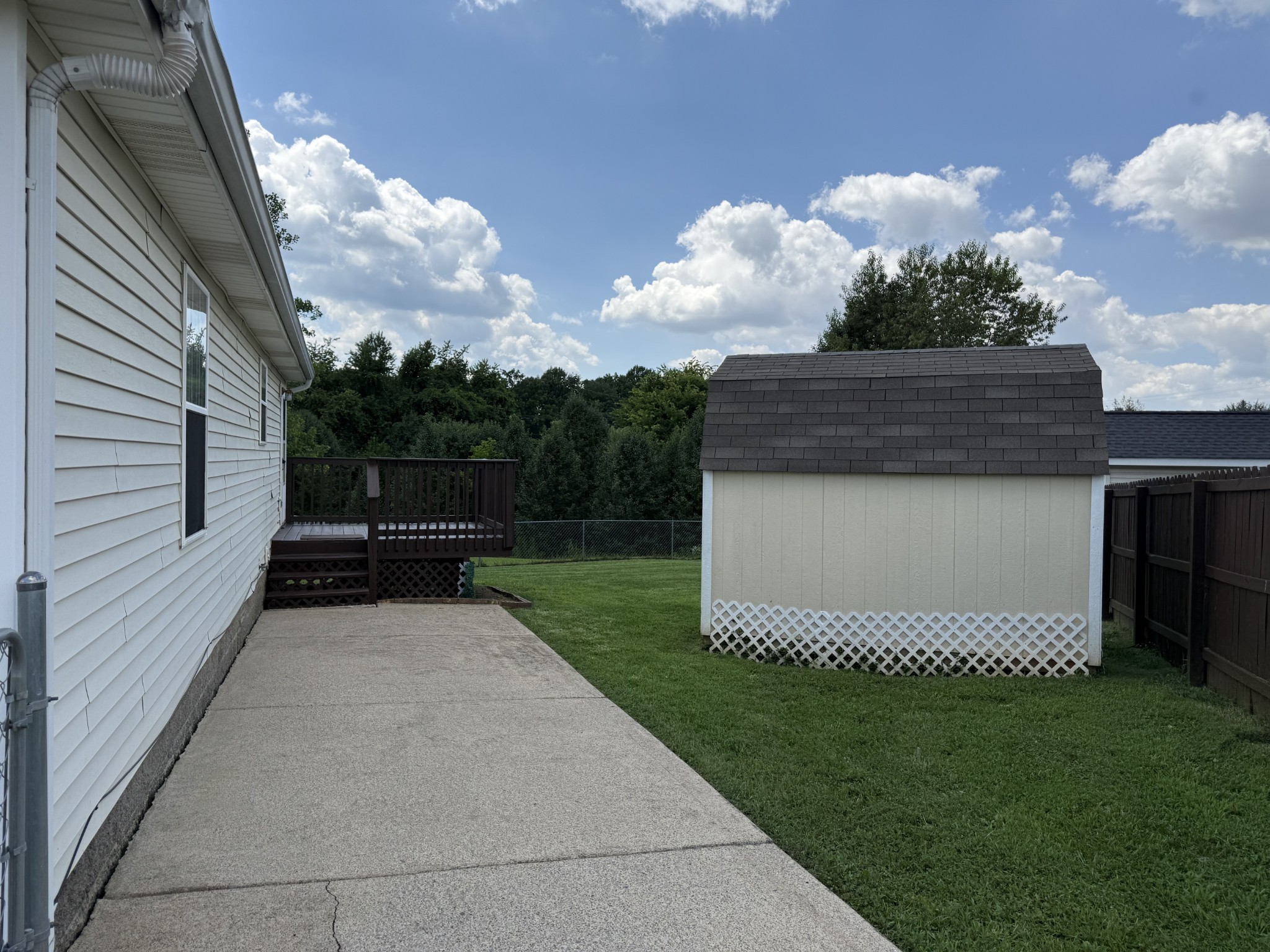 261 N Bombay Ct Property Photo 16