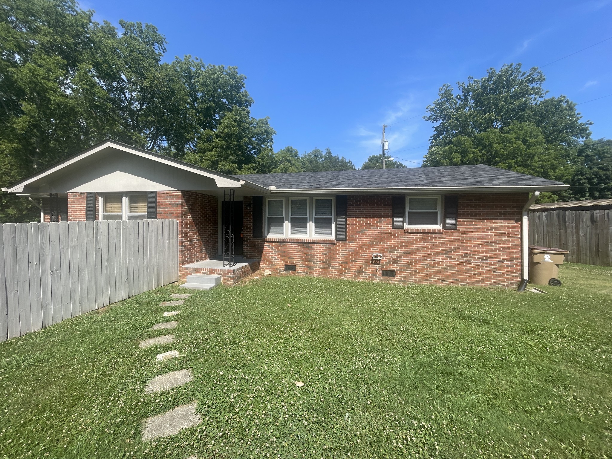 502 Utley Dr Property Photo 1