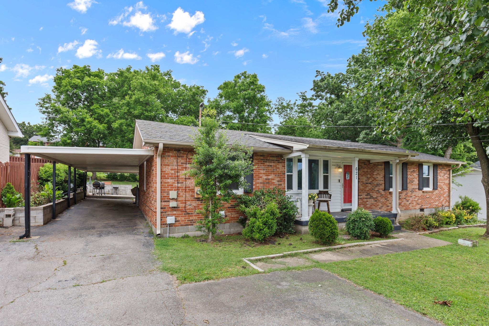 621 Roosevelt Ave Property Photo 3