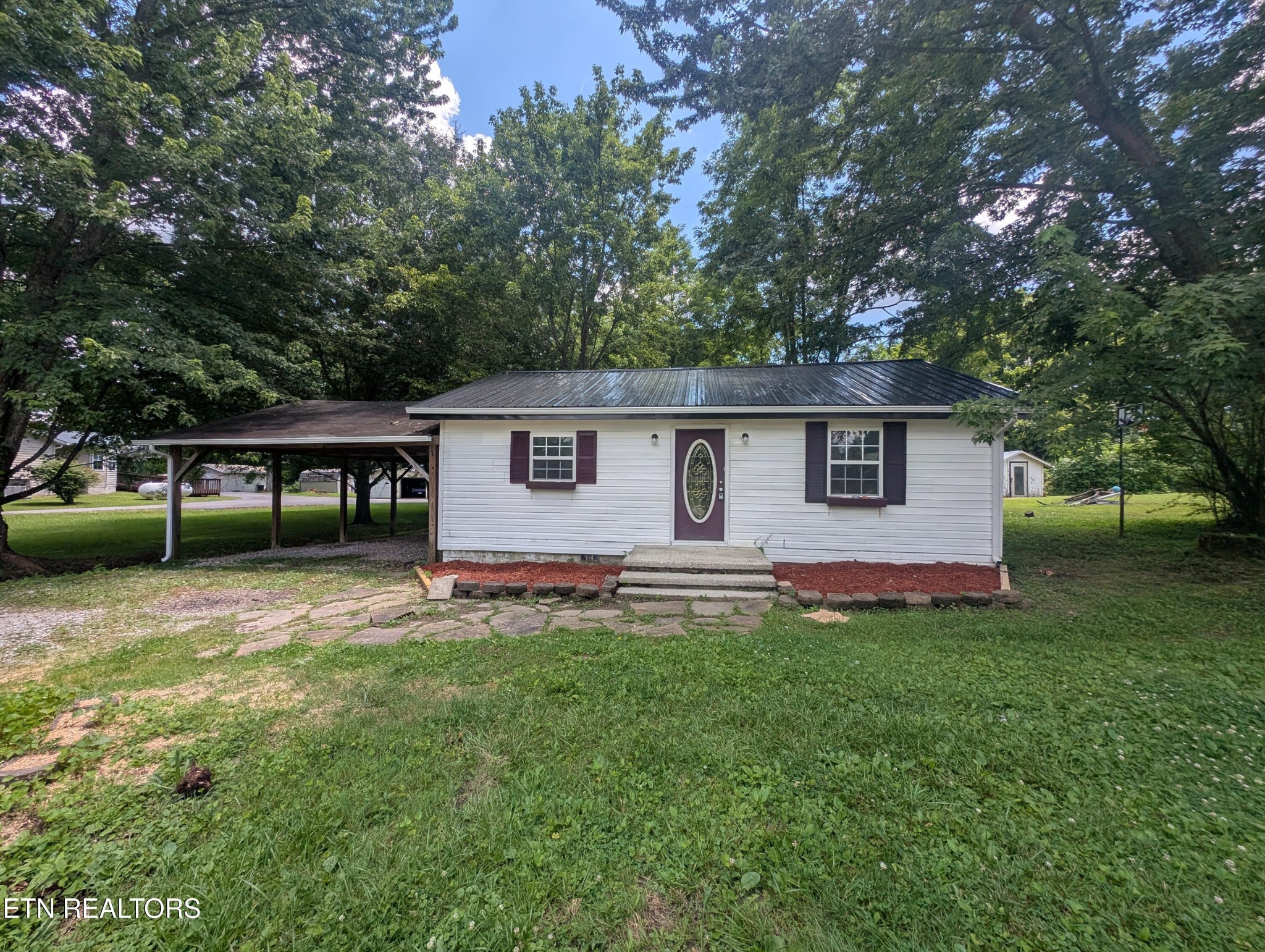 1014 Frank Campbell Rd Property Photo 1