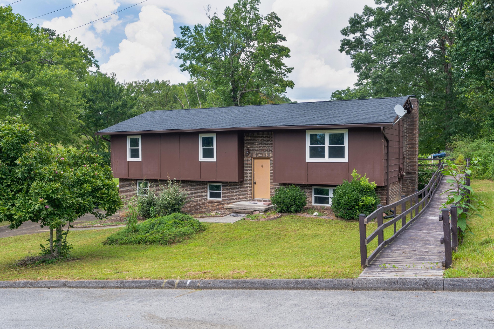 8212 Thornwood Drive Property Photo 1