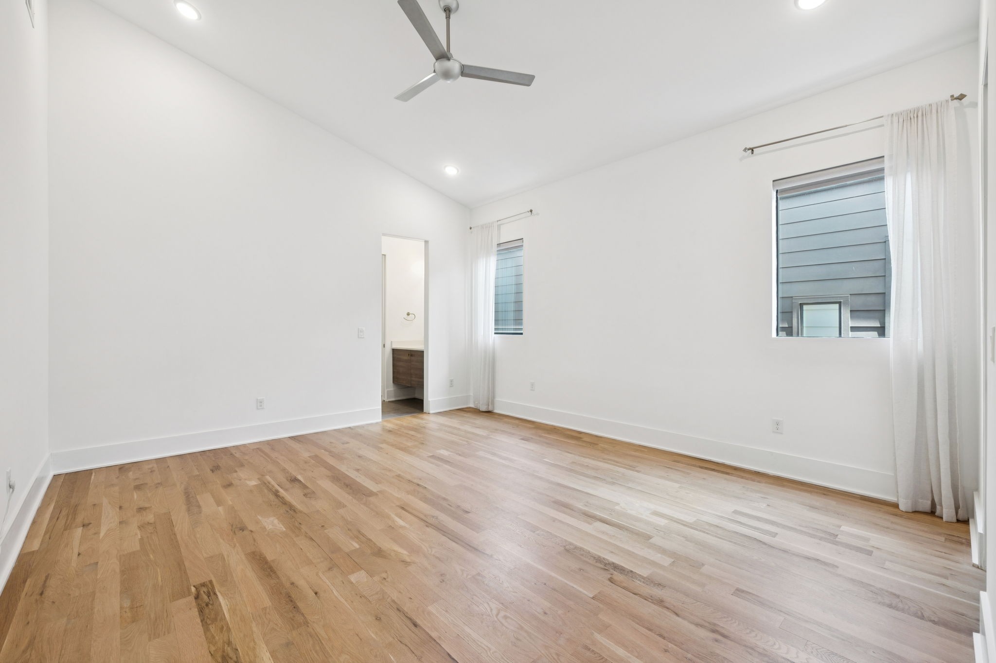 4506b Belmont Park Ter Property Photo 38