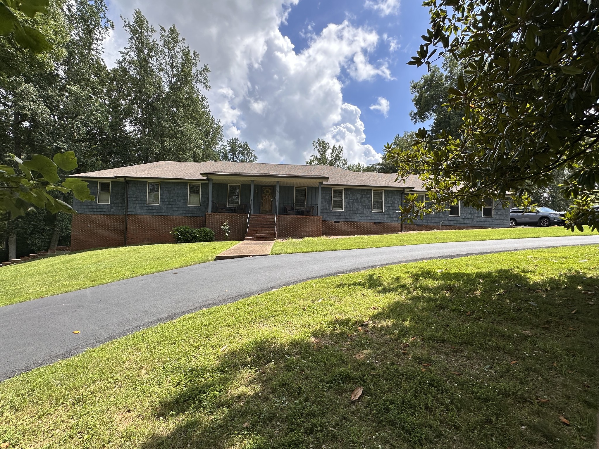 560 Lakeland Dr Property Photo 1