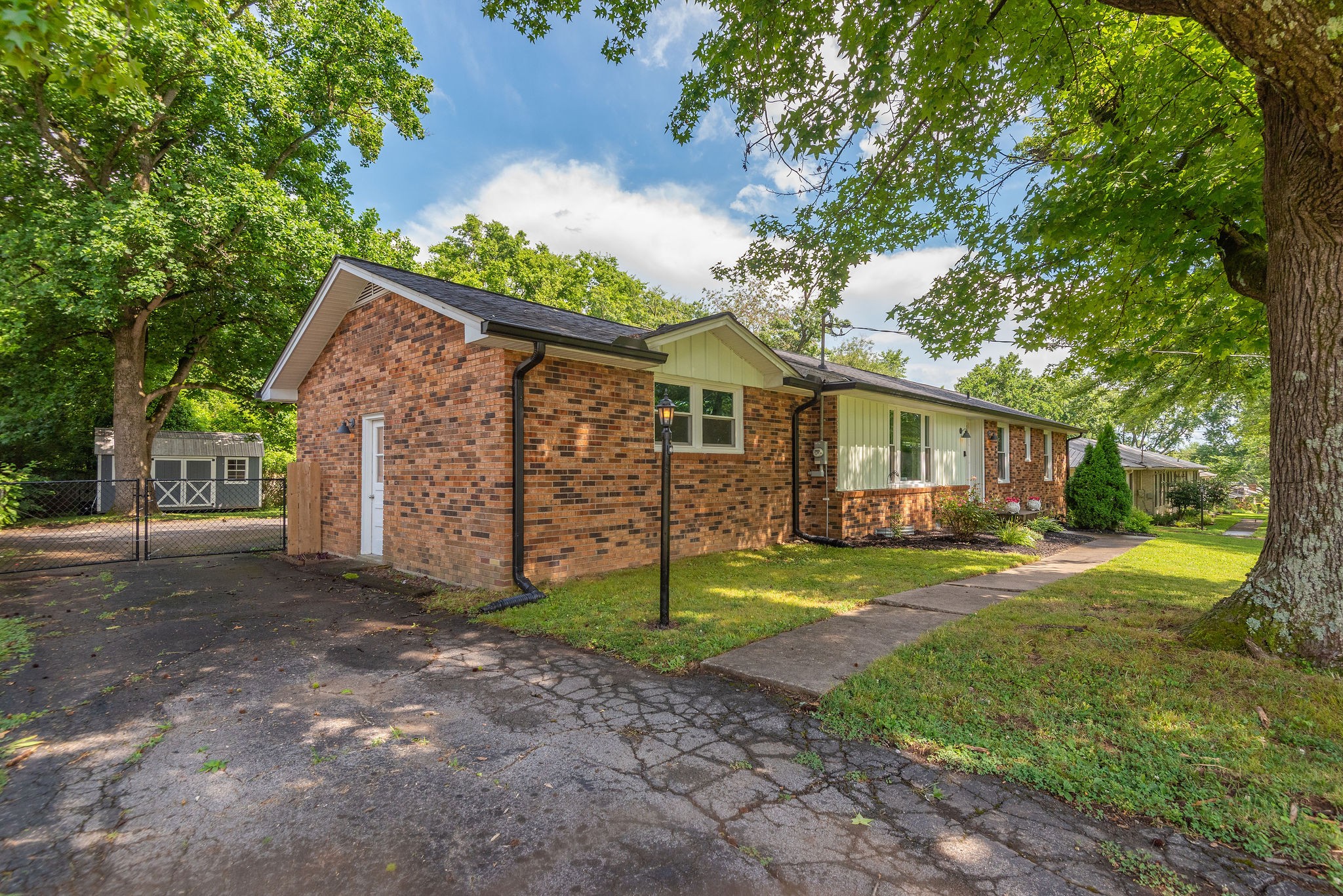 126 Greenyards Pl Property Photo 4