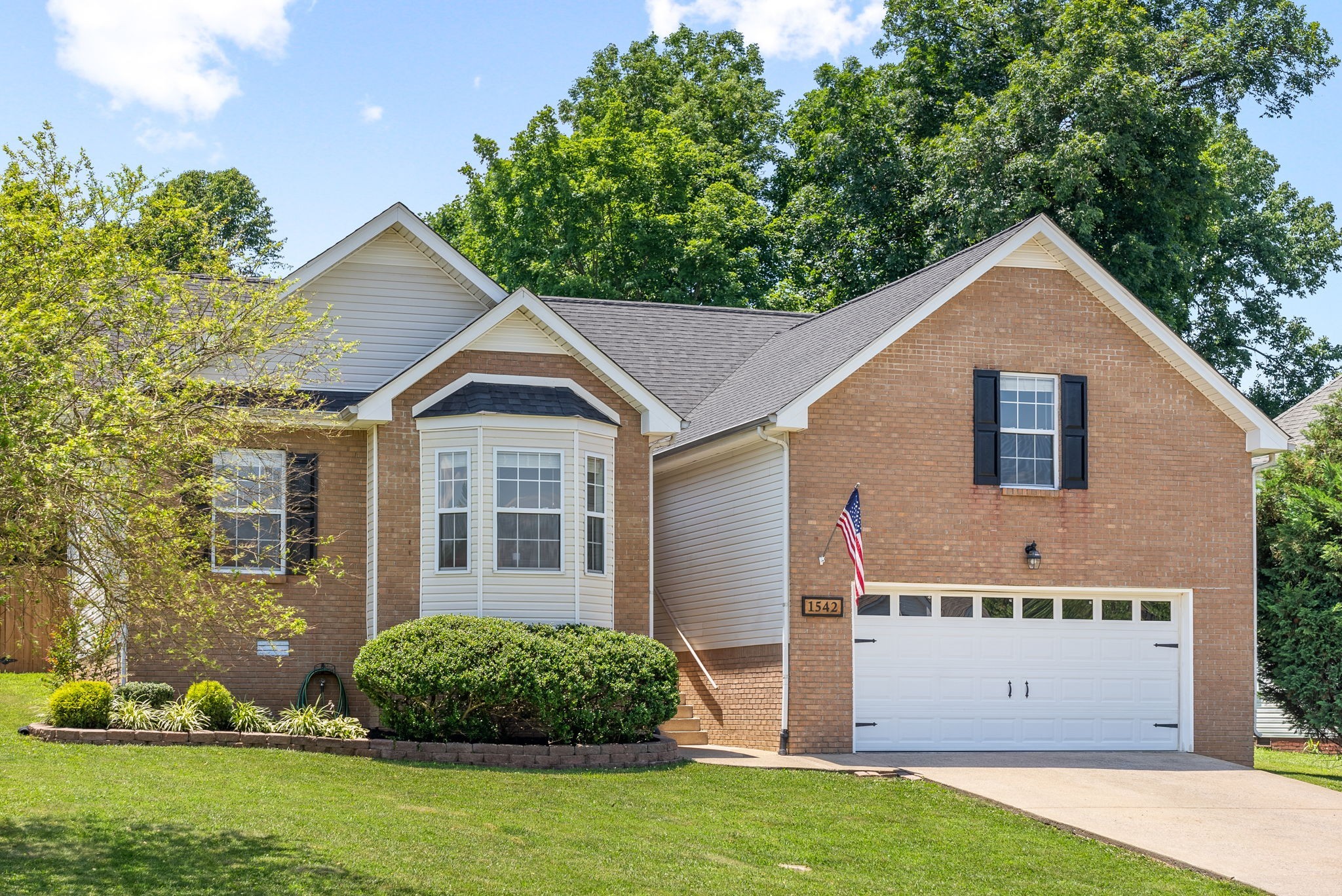 1542 Autumn Dr Property Photo 3