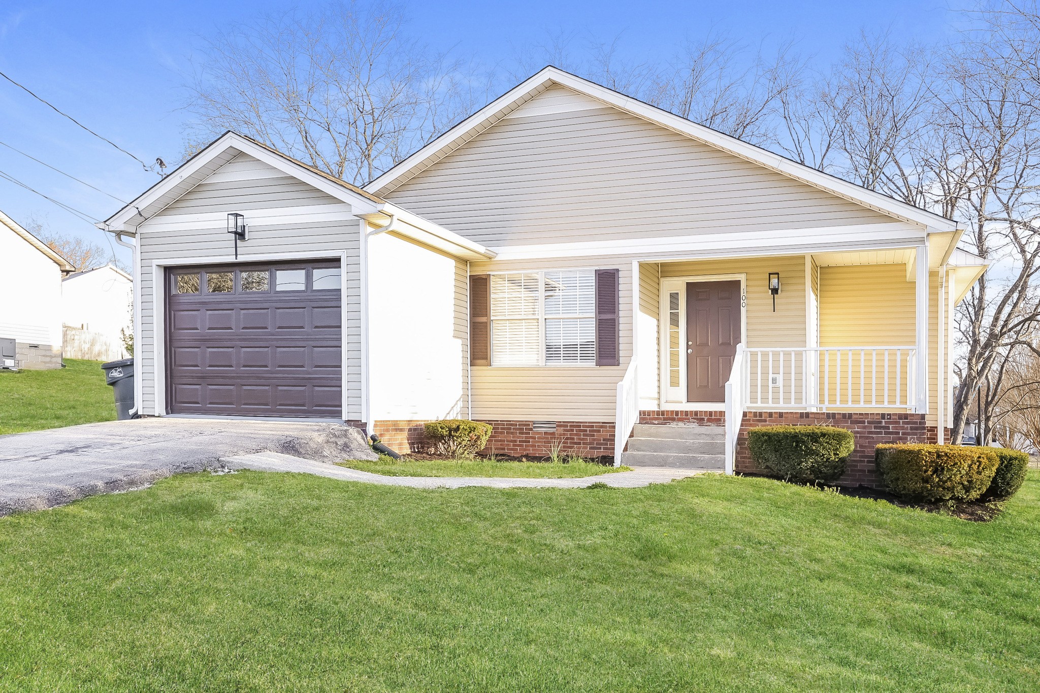 100 Dalya Ln Property Photo 1