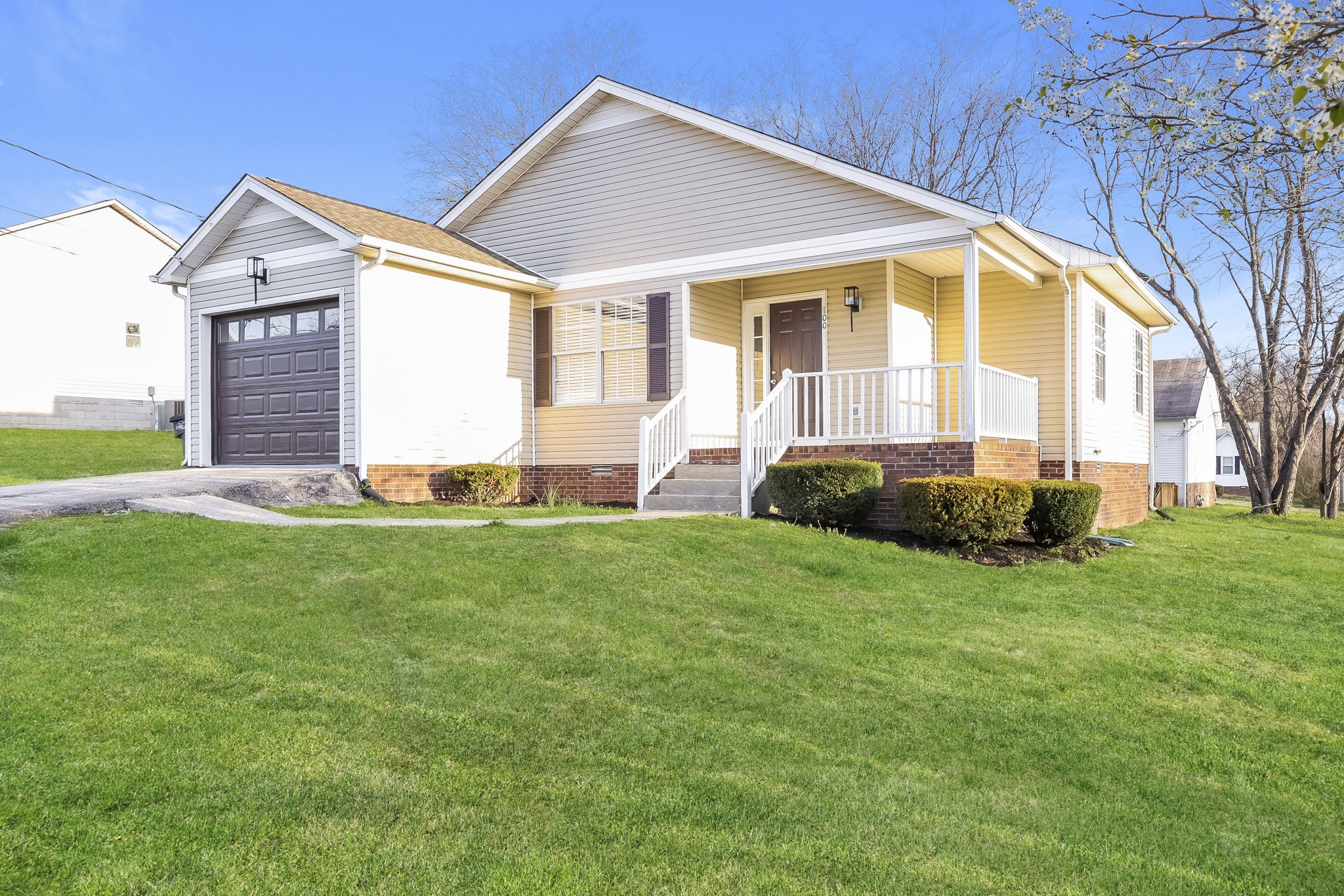 100 Dalya Ln Property Photo 2