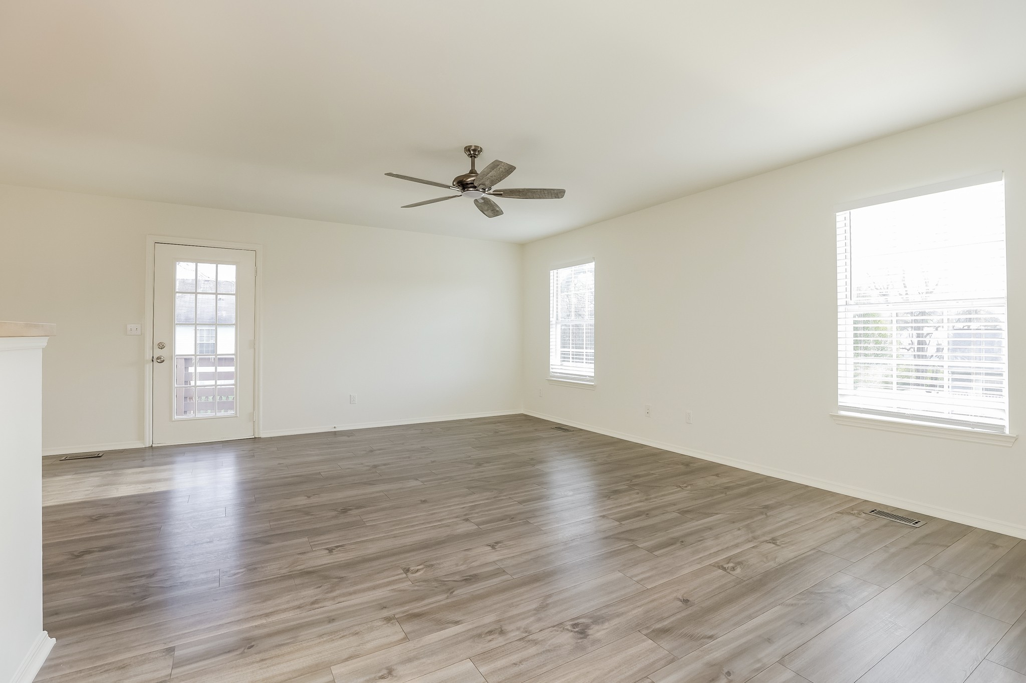 100 Dalya Ln Property Photo 3