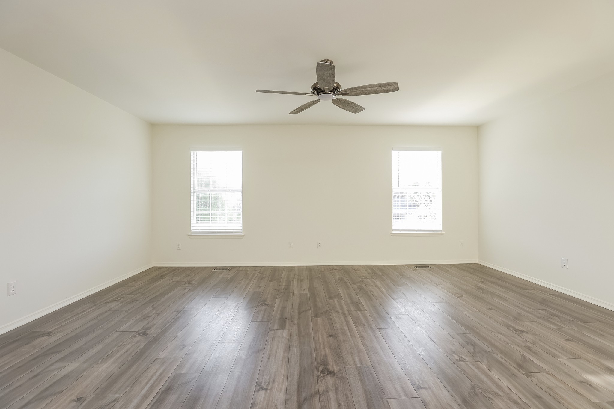 100 Dalya Ln Property Photo 4