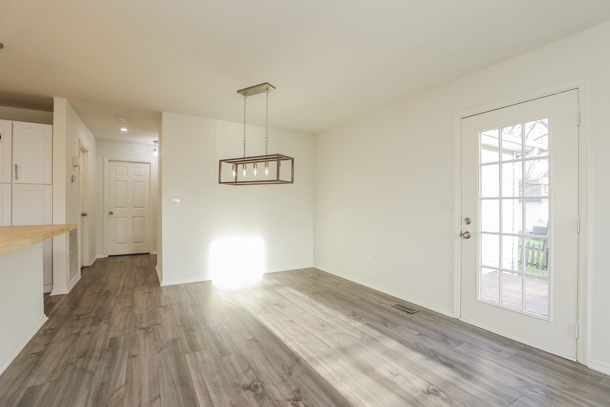 100 Dalya Ln Property Photo 5